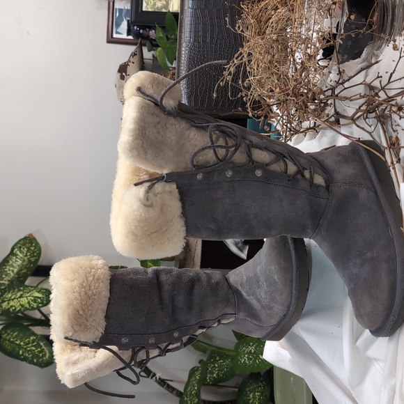 UGG ladies grey over the Calf boots - Picture 10 of 10
